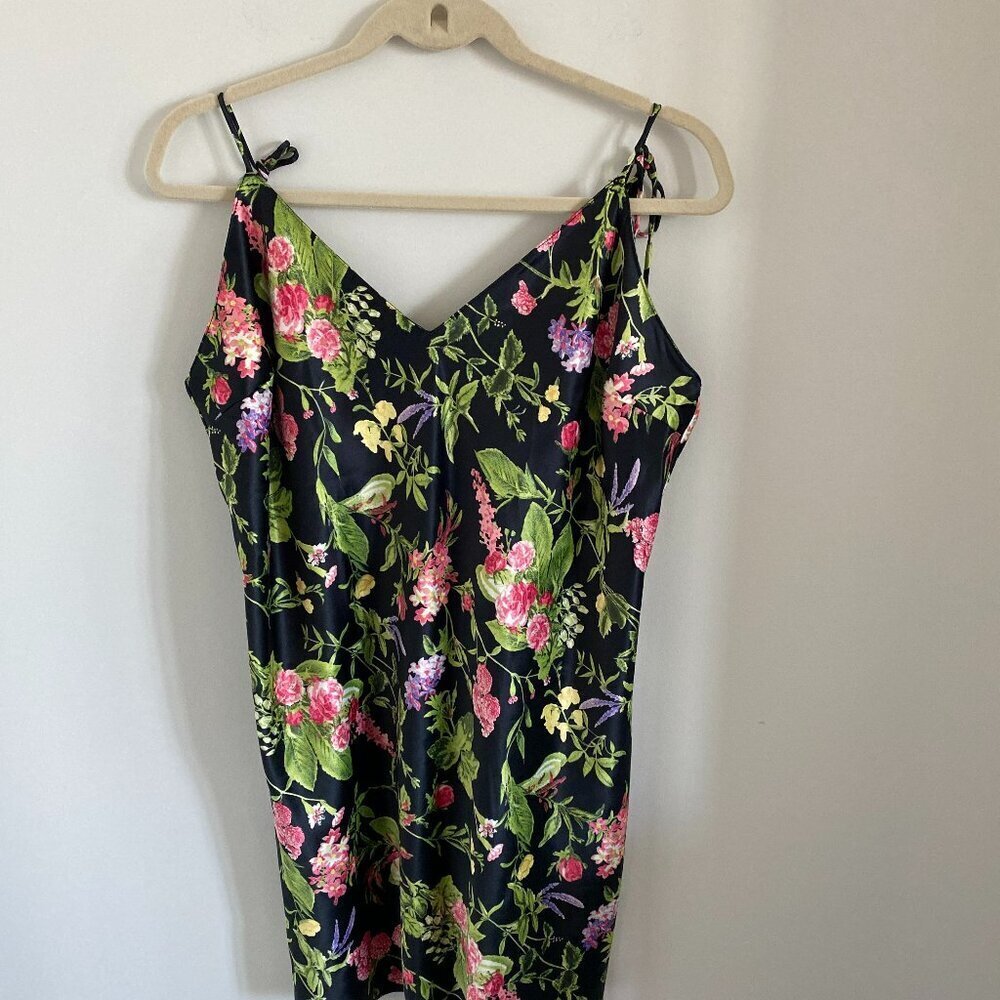 Victoria’s Secret Floral Satin Slip Dress Size XL Shoulder Tie Black EUC - Picture 2 of 6